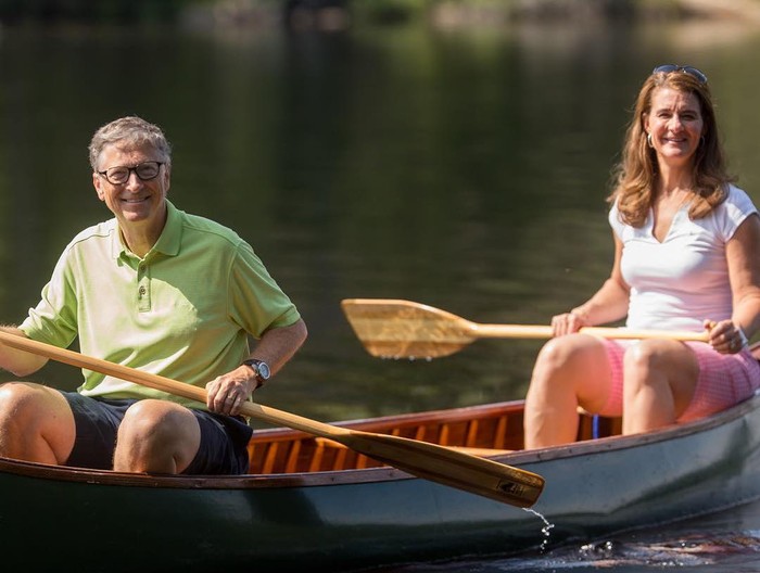 Foto: Bill Gates dan istrinya saat main kayak (Instagram/@melindafrenchgates) Foto: Bill Gates dan istrinya saat main kayak (Instagram/@melindafrenchgates)