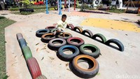 Taman ini berasal dari produk ban yang telah didaur ulang dan dimanfaatkan kembali menjadi ikon - ikon taman seperti replika patung gajah, tempat sampah, tempat duduk bahkan sebagai ornamen lampu taman.