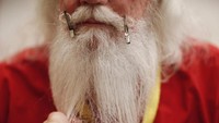 Para Sinterklas ini juga akan diberi kelas make up. Mereka akan diajari bagaimana acara menata kumis, janggut dan pipi mereka (Christinne Muschi/Reuters)
