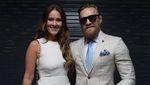 Dee Devlin, Perempuan Cantik Penjinak Conor McGregor