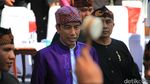 Berbaju Sunda Warna Ungu, Begini Gaya Jokowi Buka Karnaval Bandung