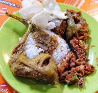 Serba Enak dan Murah, Makan Siang di 5 Pusat Jajanan Ini