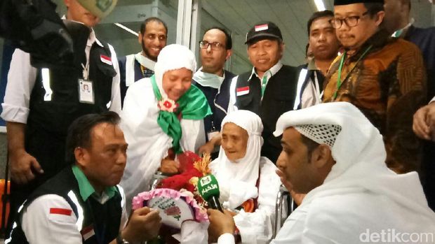Baiq Mariah ketika tiba di Bandara Internasional King Abdul Aziz Jeddah pada Sabtu (26/8)
