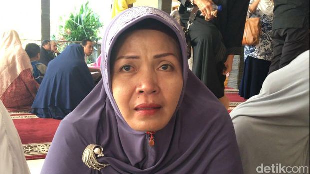 Sutimah, jemaah asal Sunter, menceritakan kesedihannya gagal berangkat umrah