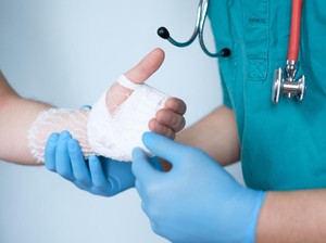 Berisiko Tularkan Rabies, Ini yang Harus Dilakukan Saat Digigit Anjing