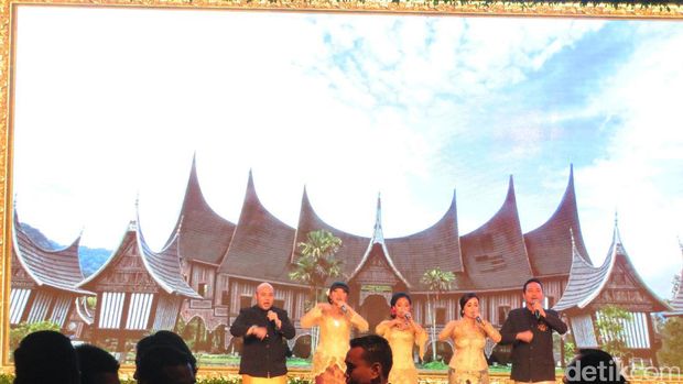 Jokowi hingga CT Hadiri Ultah Pernikahan Emas JK