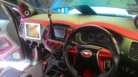 Selain modifikasi pada bagian eksteriornya, Efan juga mengubah pada bagian sound system serta dilengkapi beberapa fasilitas lainnya seperti Mesin Dj, TV 24, iPad, PS3, Psp, Wifi, dan GPS. Foto: Marwah Zada Rahmatina