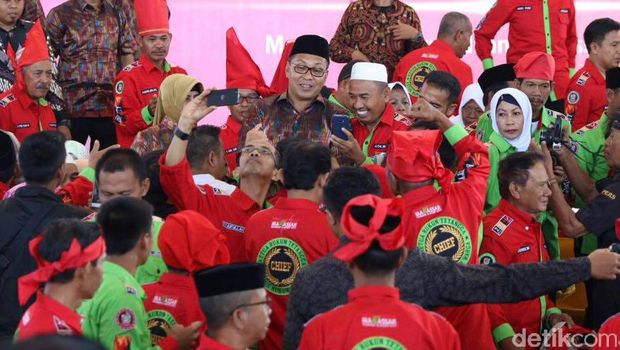 Meriahnya Pelantikan 10 Ribu Pengurus RT/RW di Makassar