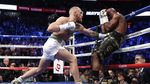 Foto: Duel Mayweather vs McGregor di Atas Ring Tinju