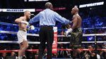 Foto: Duel Mayweather vs McGregor di Atas Ring Tinju