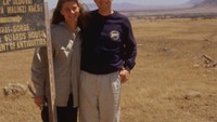 Ini adalah foto Bill Gates dan Melinda saat merakayan hari pertunangan mereka ke Afrika Timur. Selain berfoto-foto, mereka juga mengenal kehidupan masyarakat di destinasi yang dikunjungi. mengenali kehidupannya, terutama mereka-mereka yang kurang beruntung (Instagram/@melindafrenchgates)