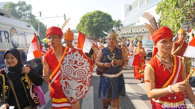 Warna-warni Parade ASEAN 50 yang Sedot Perhatian