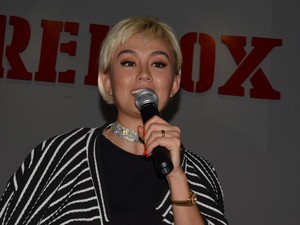 Cincin Melingkar di Jari Manis, Agnez Mo Siap Menikah?