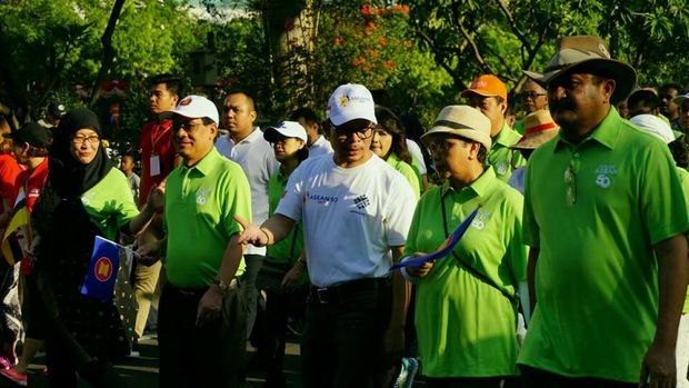 Menlu hingga Menaker meriahkan parade ASEAN 50