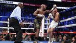 Foto: Duel Mayweather vs McGregor di Atas Ring Tinju