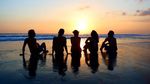 Lekuk Tubuh Bunga Citra Lestari dalam Siluet Sunset
