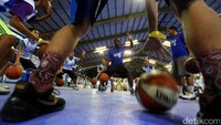  Pelatihan di Cilandak Sport Center, Jakarta, Minggu (27/8). Peserta terpilih akan mengikuti National Training Camp - puncak acara Jr. NBA Indonesia 2017.