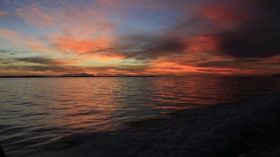 Foto: Senja Kepulauan Widi, Maldives Lewat!