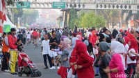 Begini gambaran keseruan Car Free Day (CFD) di Mampang-Pejaten, Jaksel, yang baru diterapkan hari ini. Foto: Noval/detikcom