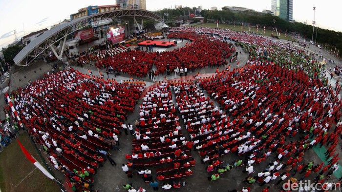 Meriahnya Pelantikan 10 Ribu Pengurus RT/RW di Makassar