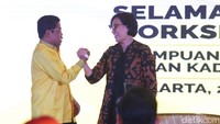 Sri Mulyani bersama Sekjen Partai Golkar Idrus Marham.