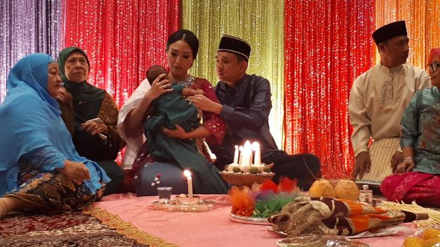 Syahnaz Cerita Dilamar di Italia, Apa Kado Mulan untuk Dul?