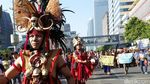 Indahnya Karnaval Baju Adat Nusantara yang Terancam Punah