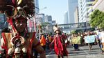 Indahnya Karnaval Baju Adat Nusantara yang Terancam Punah