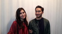 Keduanya terlihat tersenyum semringah jelang menikah. (Foto: Desi Puspasari/detikHOT)