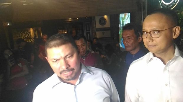 Sekjen PAN Eddy Soeparno (kanan)