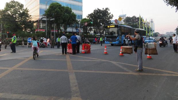 Akses jalan untuk kendaraan bermotor ditutup di Mampang-Pejaten karena CFD