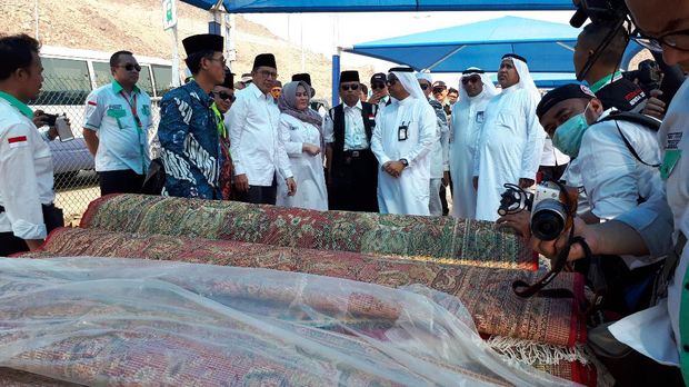Menag Lukman Hakim Saifuddin meninjau tenda di Muzdalifah