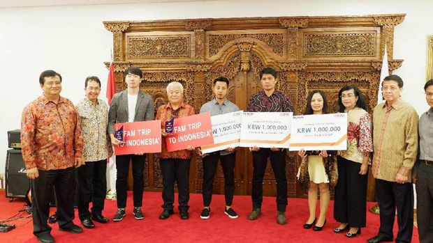 Launching Kartu Pekerja Indonesia di Wisma KBRI Seoul dihadiri 200 Pekerja Indonesia di Republik Korea, Pejabat Kedutaan Besar, Direktur BNI Adi Sulistyowati, SEVP IT BNI Dadang Setiabudi, dan Shadiq Akasya SVP BNI (Foto: BNI)