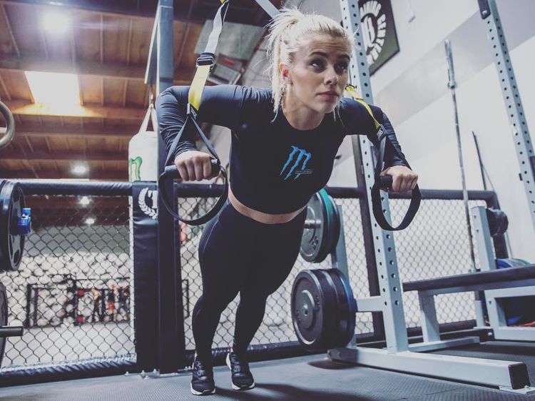 Cantik-cantik Kekar! Potret Para Petarung MMA Wanita