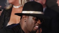 Musisi Sean Combs (P Diddy) tak absen menyaksikan duel di T-Mobile Arena. (Foto: Steve Marcus/REUTERS)
