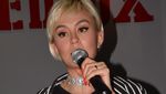 Gaya Agnez Mo dengan Rambut Blonde