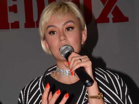 Syahnaz Cerita Dilamar di Italia, Apa Kado Mulan untuk Dul?