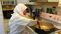 Sering Masak untuk Orang Tak Mampu, Nenek Ini Dijuluki 