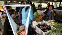 Barang-barang tersebut berasal dari hasil ladangnya yang berada di Balai Karangan, Kecamatan Sekayam.
