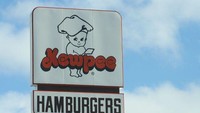 Pendiri Wendys, Dave Thomas terinspirasi dari salah satu toko burger paling populer di Kalamazoo, Michigan, bernama Kewpee Burger.