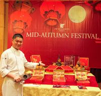 6 Varian Rasa Mooncake Tradisional Tersedia di Restoran Ini