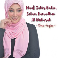 Meski usia Erra Fazira sudah 43 tahun namun penampilannya tetap terlihat segar dan cantik. Foto: Dok. Instagram @errafazira