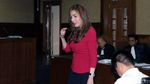 Foto: Begini Penampilan Istri Andi Narogong Saat Bersaksi