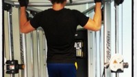 Lengan yang besar dan kuat bisa juga dibentuk dengan rutin melakukan pull-up seperti Kaesang. (Foto: Instagram/@kaesangp)