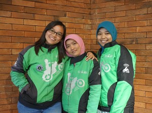 Cerita Wanita Tangguh di Jalan Raya, ke Tanah Suci & Cita-cita S2