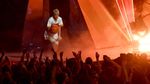 Aksi Panggung Memukau Katy Perry Main Basket
