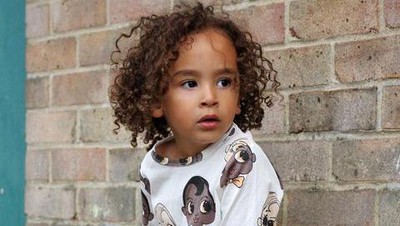 Foto: Gaya Menawan si Kecil Berambut Keriting