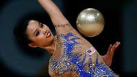Koi Sie Yan dari Malaysia unjuk kemampuan di nomor allround SEA Games 2017 Kuala Lumpur.  (Lai Seng Sin/Reuters)