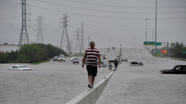 Badai Harvey memicu banjir di Houston, Texas