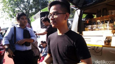 Foto: Gaya Santai Dua Putra Jokowi Promosi Bisnis Martabak dan Kaos